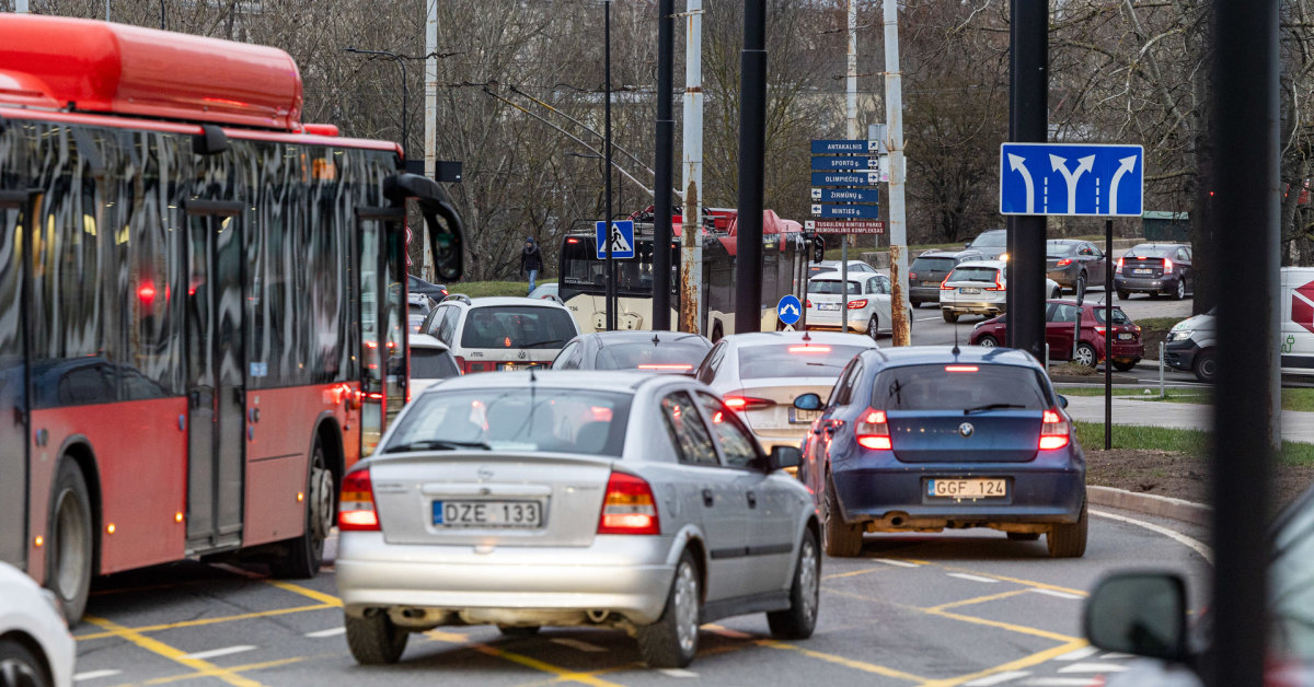 Juodojo penktadienio spūstys: kiek laiko užtruks kelionė namo ir į prekybos centrą? | Verslas
