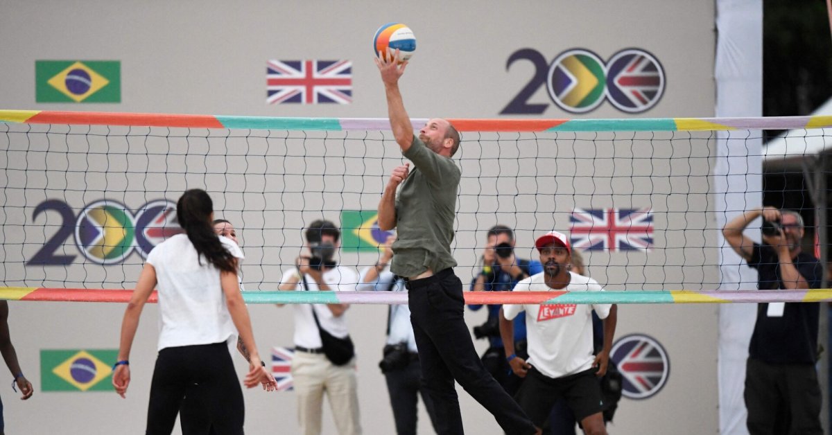 Princas Williamas Rio de Žaneire prieš klimato kaitos konferenciją žaidė futbolą ir tinklinį