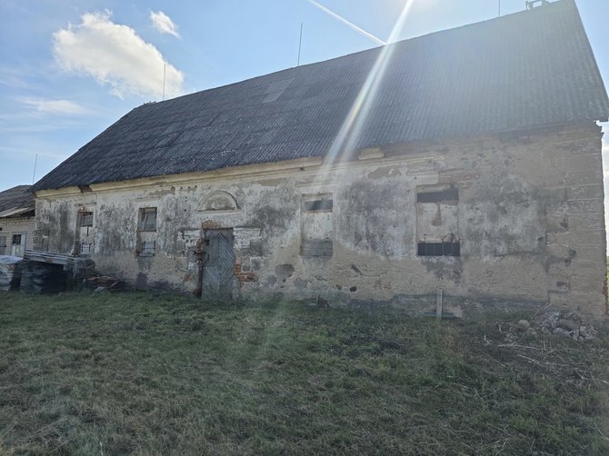 Ritos Bieliauskaitės asmeninio archyvo nuotr. / Vinkšnupių dvaro sodybos svirnas (Vilkaviškio r.)