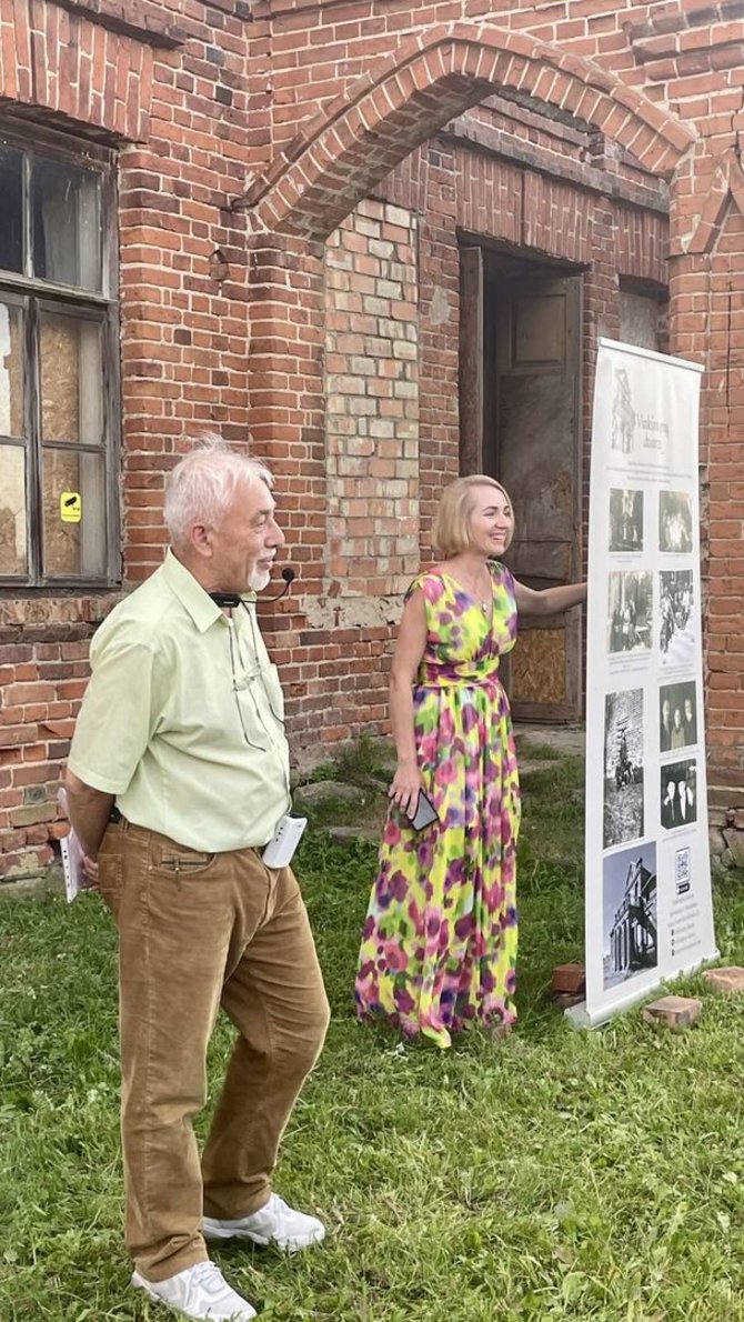 Ritos Bieliauskaitės asmeninio archyvo nuotr. / Benjaminas Mašalaitis ir Rita Bieliauskaitė Vinkšnupių dvaro sodyboje (Vilkaviškio r.)