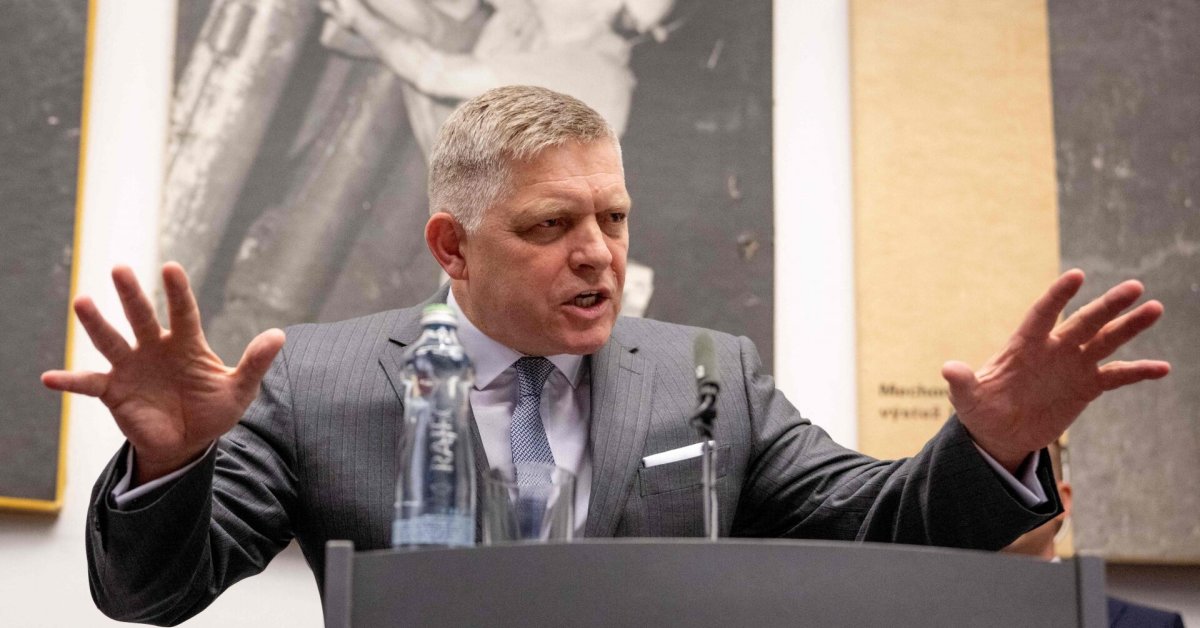 Fico rėžė protestuojantiems moksleiviams: „Jei esate tokie didvyriai, važiuokite į Ukrainą“