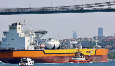 Karas Ukrainoje. Naftos išpardavimas Rusijoje: dėl sankcijų „Rosneft“ ir „Lukoil“ – rekordinės nuolaidos