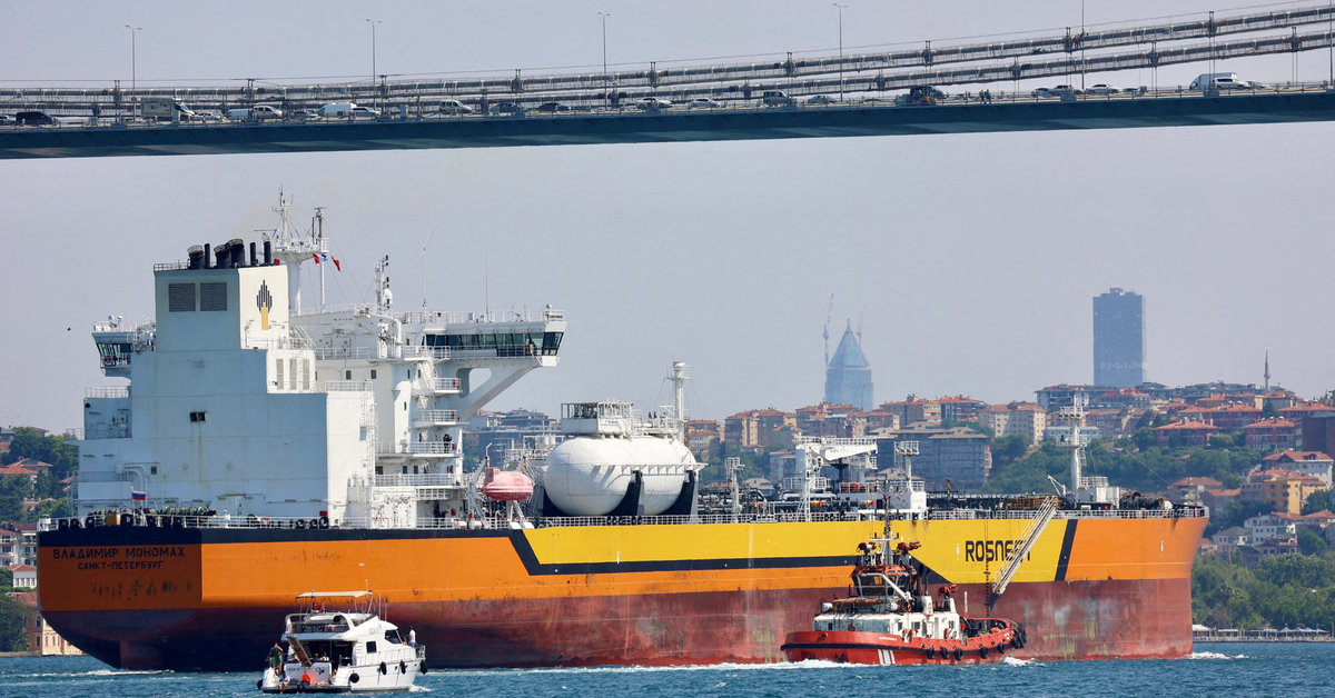 Karas Ukrainoje. Naftos išpardavimas Rusijoje: dėl sankcijų „Rosneft“ ir „Lukoil“ – rekordinės nuolaidos