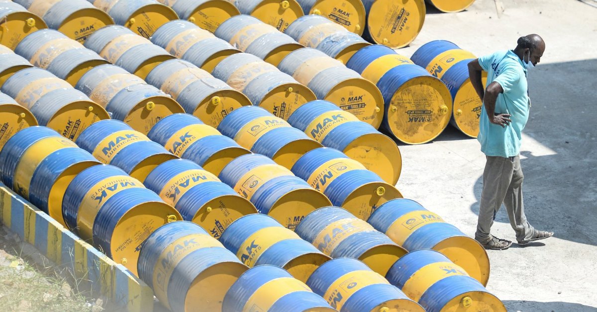 Kasa duobę Rusijai: dauguma Indijos naftos įmonių atsisakė pirkti rusišką žaliavą