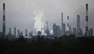 Stringa karo mašina: rusiškos naftos kainos nusirito iki 2,5 metų nematytų žemumų