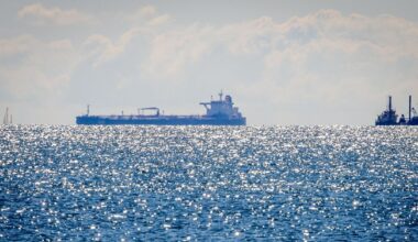 „Follow the Money“ tyrimas: Europos laivų savininkai plukdo Rusijos šešėlinį laivyną ir milijardus pinigų