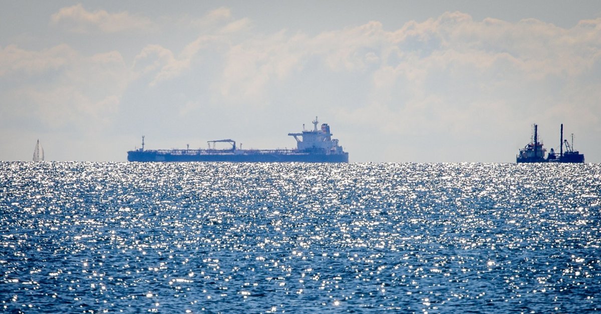 „Follow the Money“ tyrimas: Europos laivų savininkai plukdo Rusijos šešėlinį laivyną ir milijardus pinigų