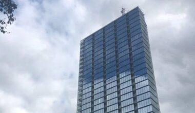 Klaipėdoje iš dangoraižio iškrito ir žuvo vyras