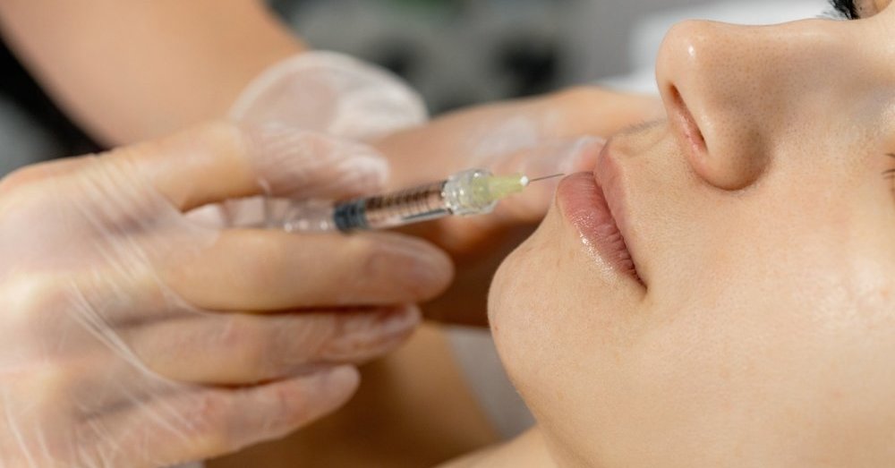 Pasaulis eina iš proto dėl grožio naujovės: šio gyvūno sperma – ant veido, plaukų ir į makštį