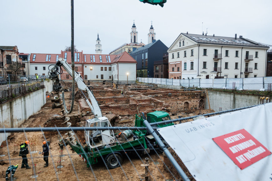 Eriko Ovčarenko / BNS nuotr./Statybvietė Kauno senamiestyje