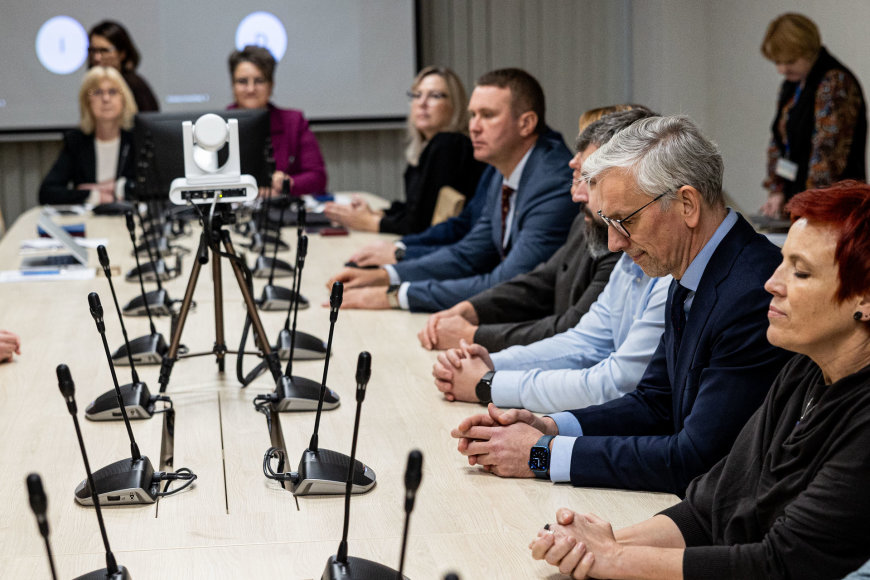 Pauliaus Peleckio / BNS nuotr./Susitikimas Seime dėl iš Santaros klinikų išėjusių vaikų neurochirurgų