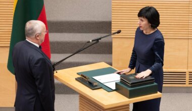 Seime prisiekė naujieji krašto apsaugos ir kultūros ministrai; suderinta infliacija spalį – 3,7% - vz.lt
