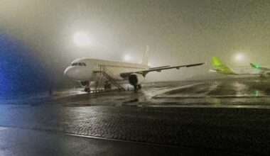 Vilniuje nusileidusiame lėktuve – labai prasiskolinęs keleivis: įteiktas šaukimas pas antstolį