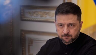 Ar tikrai Zelenskis simuliavo šviesos atjungimą interviu metu?