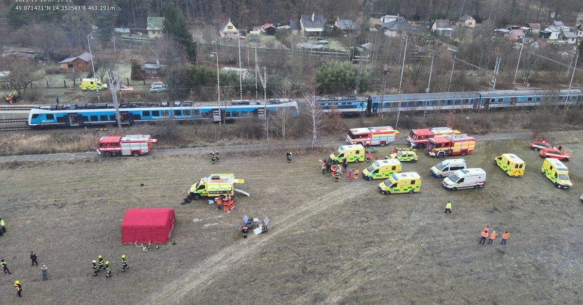 Čekijoje kaktomuša susidūrė du traukiniai: sulėkė medikai, psichologai ir ugniagesiai - 15min.lt