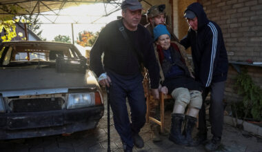 Savanoriai evakuoja žmones iš Kostiantynivkos – Rusija į juos šaudo