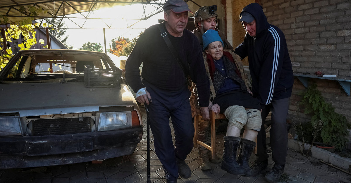 Savanoriai evakuoja žmones iš Kostiantynivkos – Rusija į juos šaudo