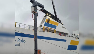 Jau netrukus uoste prišvartuoti tarptautiniai keltai galės išjungti variklius