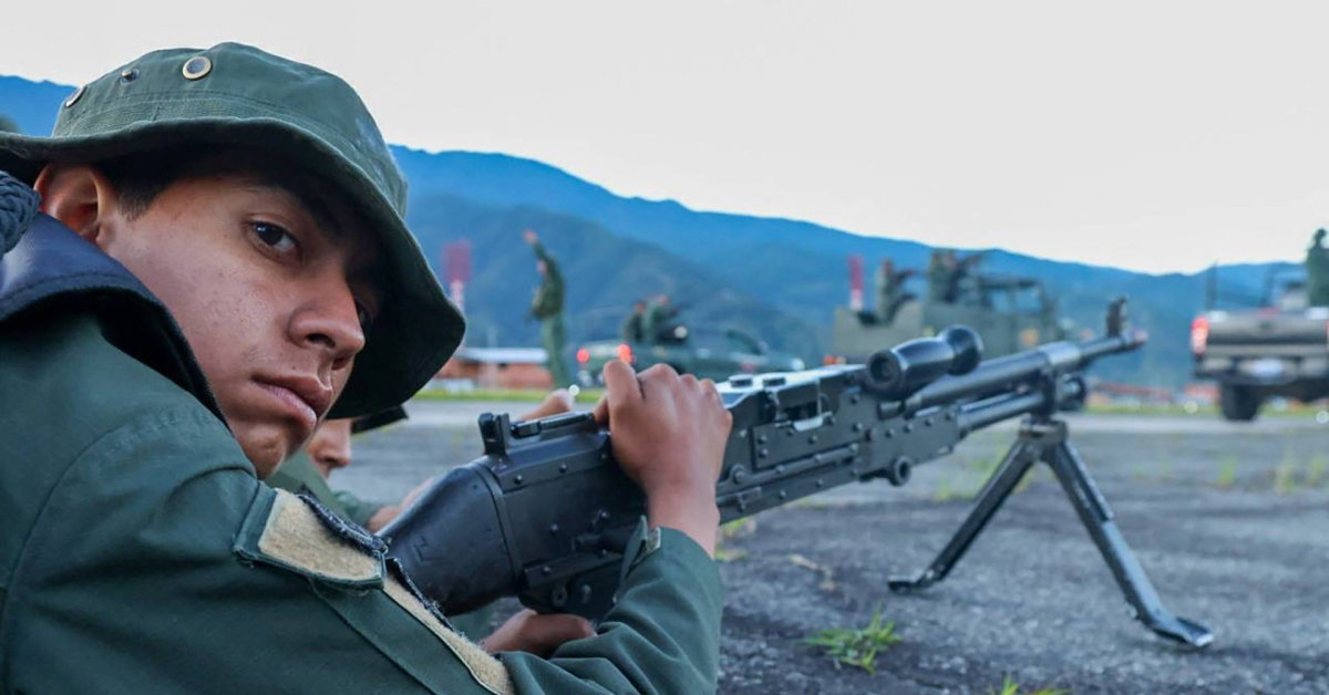 Venesuela skelbia masinę mobilizaciją: dalija senus rusiškus ginklus partizaniniam karui prieš JAV