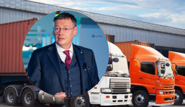 Vidmantas Janulevičius perspėja, kad dalies Baltarusijoje įstrigusių vilkikų gal ir nebevertės atsiimti | Verslas