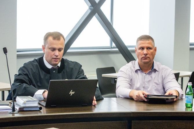 Teodoro Biliūno / BNS nuotr./Vilius Šiliauskas (dešinėje) Kauno apygardos teisme