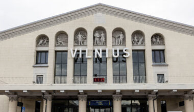 Vilniaus oro uoste ir vėl sustabdyti skrydžiai