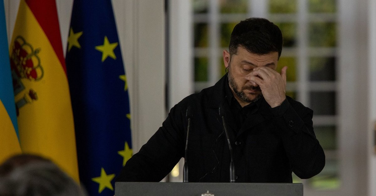 Ar tikrai programišiai paviešino Zelenskio rusišką pasą?