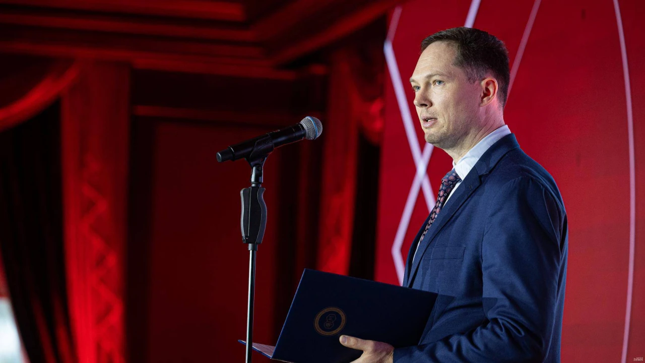 Dienos akcentai: Lietuva priartėjo prie 0,5 mlrd. Eur RRF lėšų, „Tesonet“ didina „Artea“ banko akcijų paketą