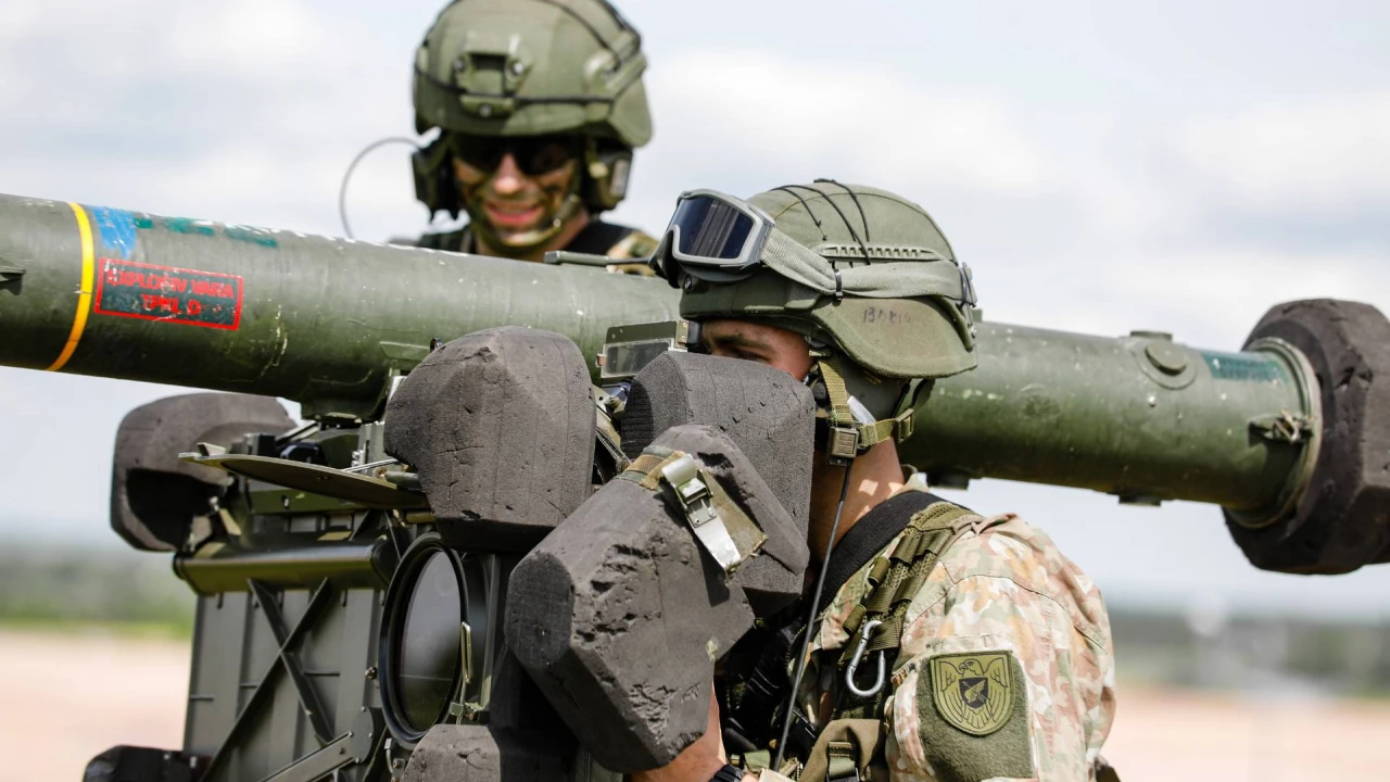 Dienos akcentai: Lietuvos oro gynybos sistema per trejus metus ir sutrikusi „Cloudflare“ veikla