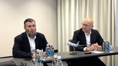 „flydubai“ pradeda skrydžius tarp Vilniaus ir Dubajaus. Jeyhun Efendi, Simonas Bartkus