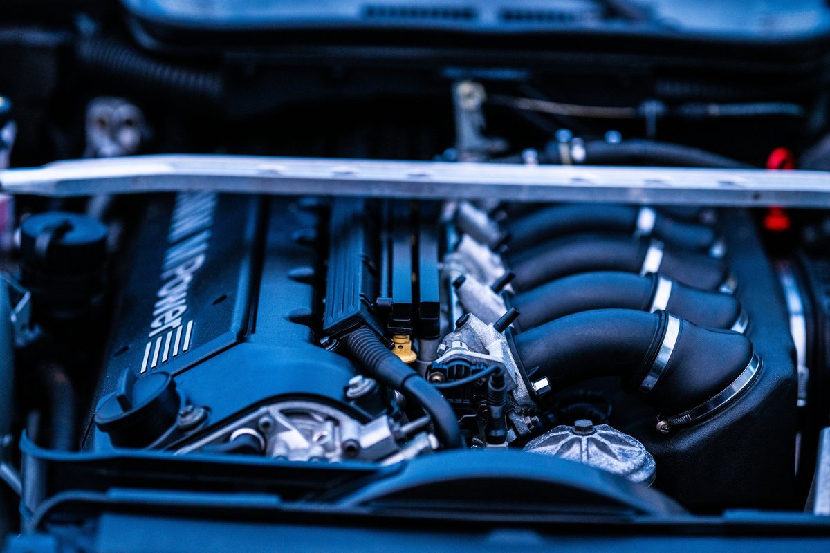 ES gali nukelti siūlymo atsisakyti vidaus degimo variklių datą