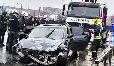 Panevėžyje iš upės ištrauktas sudaužytas BMW automobilis, surastas dar vieno vyro kūnas
