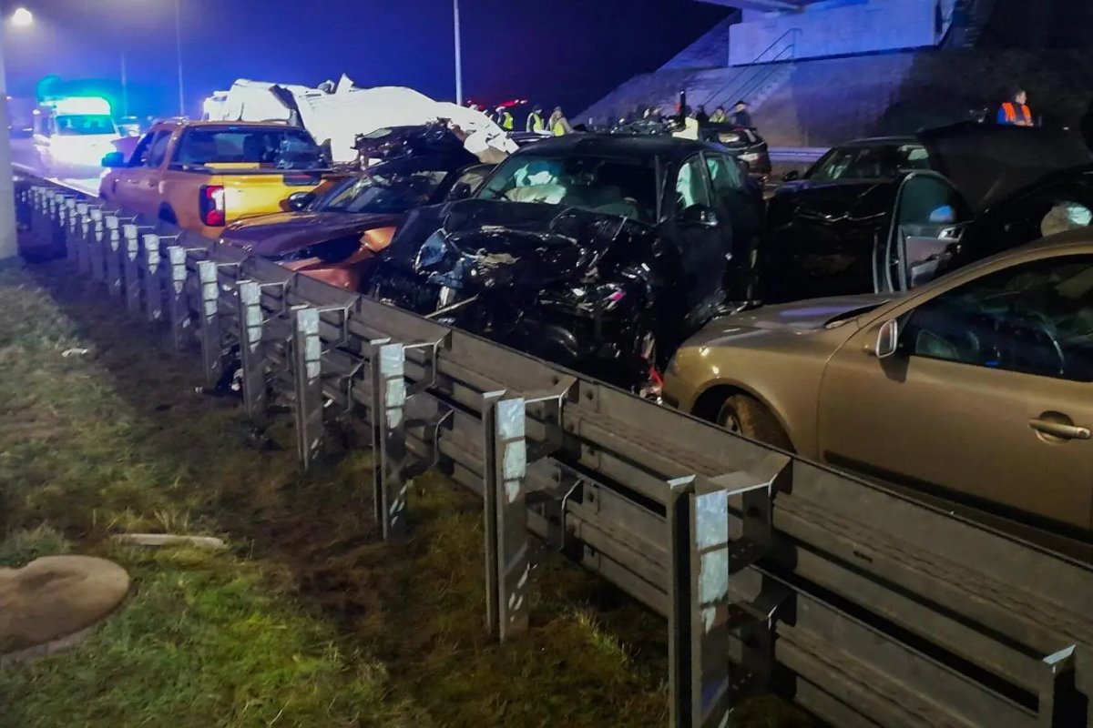 Per masinę avariją Lenkijos greitkelyje susidūrė 18 automobilių