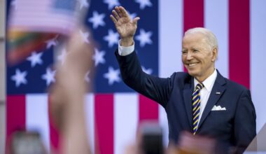 Kodėl Bidenas 1997 m. pasakė, kad Baltijos šalių priėmimas į NATO gali supykdyti Rusiją?