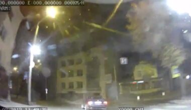 Į pastatą rėžėsi BMW: pričiuptas vairuotojas girtas ir ginkluotas