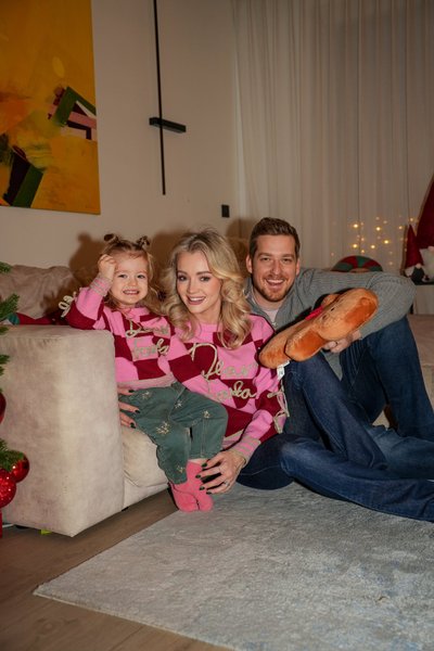 Ugnė Siparė su vyru Mariumi ir dukrele Uma.