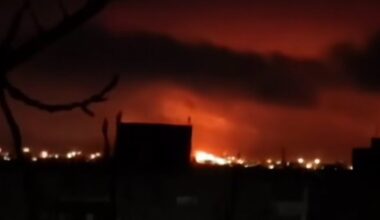 Rusijoje griaudėjo sprogimai: svarbiame uostamiestyje kilo galingas gaisras