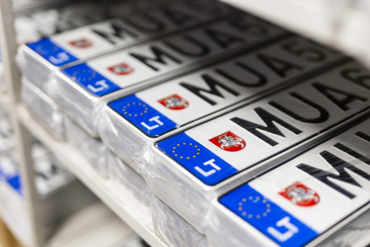 „Regitra“ skelbia kalėdinį numerio ženklų išpardavimą