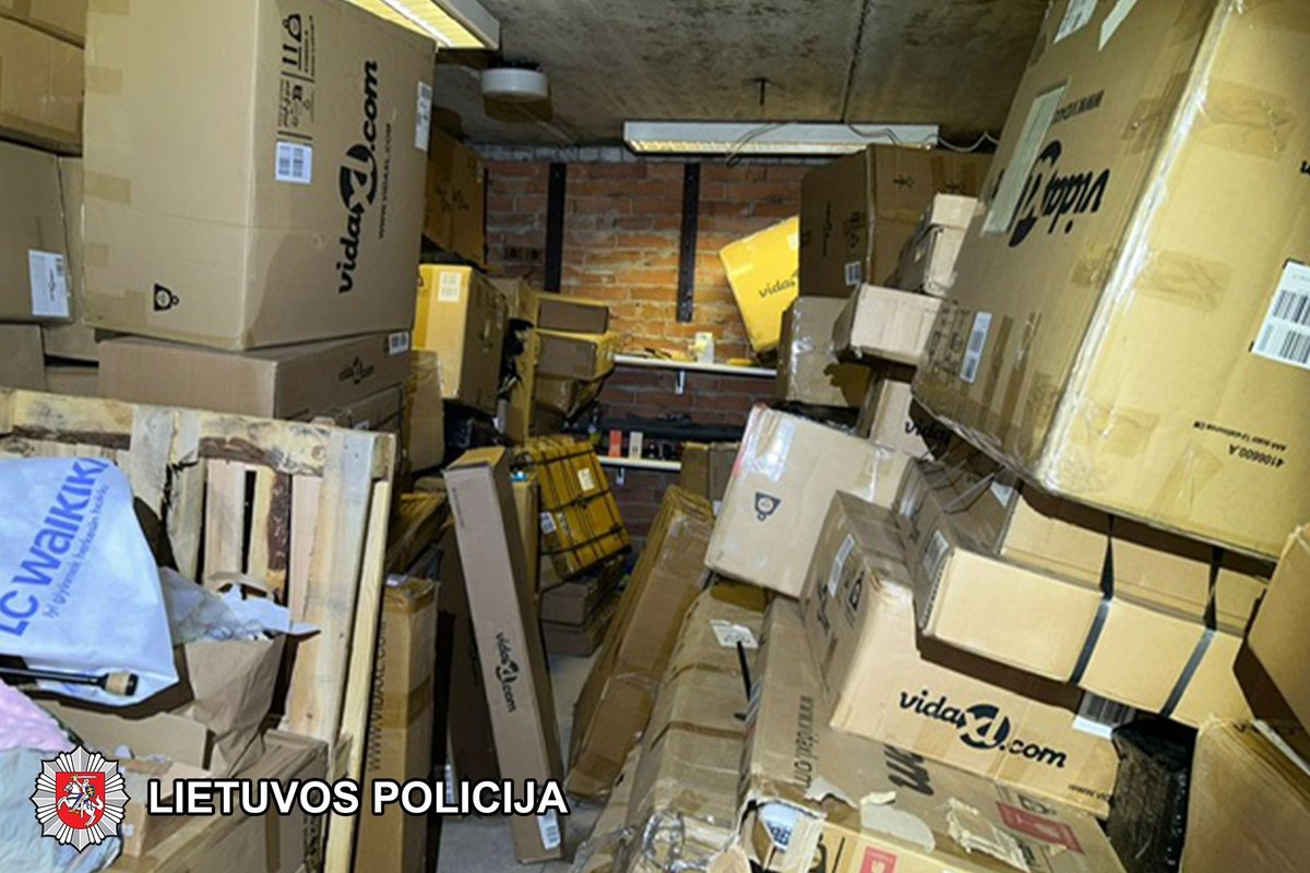 Nusikaltėliai lobo naudodamiesi svetimomis kortelėmis