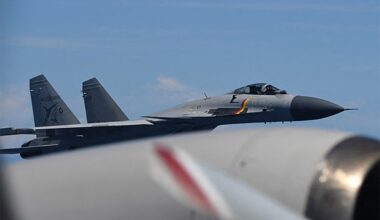 Japonija išsikvietė Kinijos pasiuntinį dėl incidento su naikintuvais