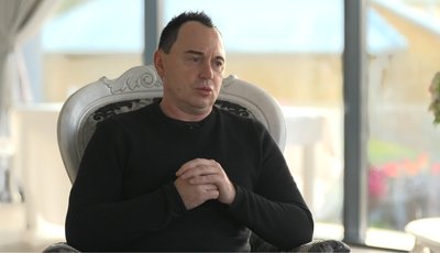 Mindaugas Mickevičius-Mino globoja berniuką kaip tėvas