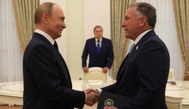 Po derybų kilo klausimų: kieno pusėje stovi amerikiečiai?