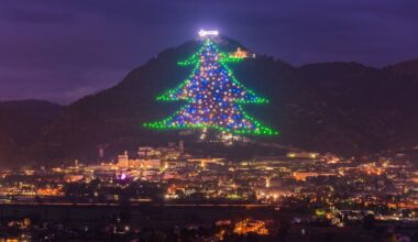 Italijoje sužibo daugiau kaip pusės kilometro aukščio „eglė“