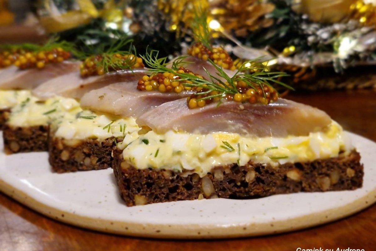 Šventiniai sumuštiniai su silke – naujas receptas pasiteisino 100 procentų