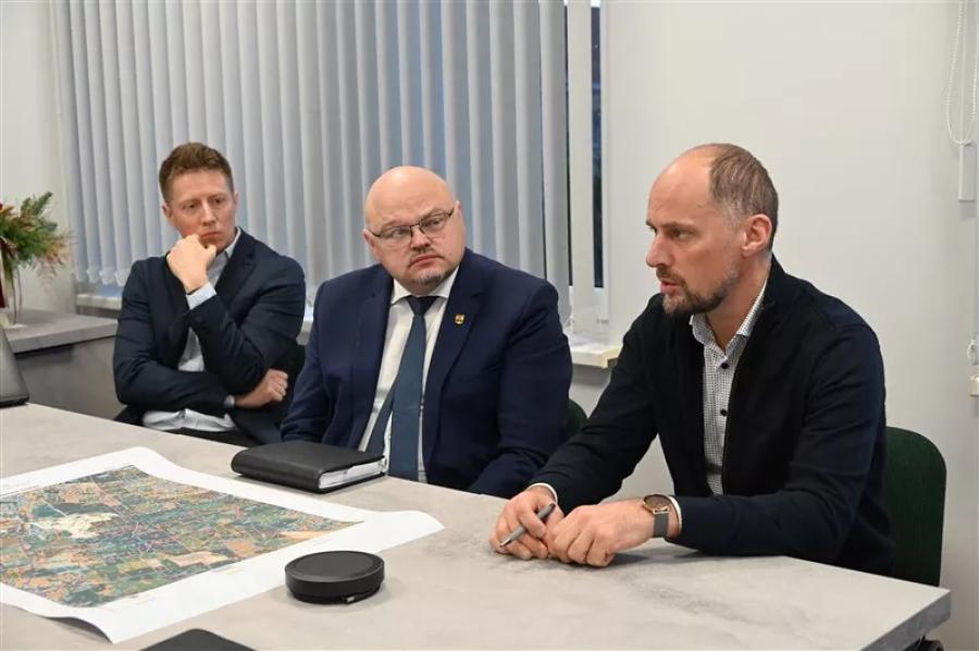 Pakruojo rajono vadovai su vietos verslininkais aptarė veiklos rezultatus ir ateities planus