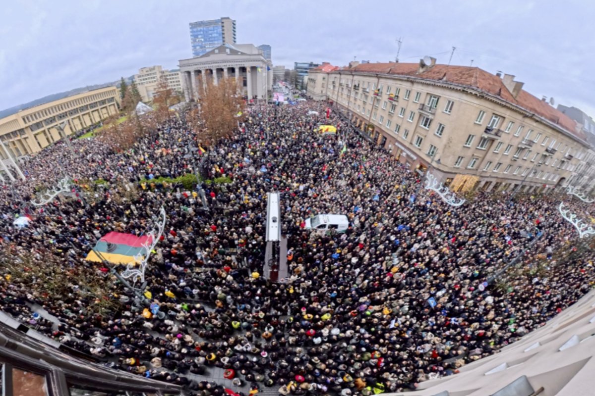Dėl LRT kviečia pakartotiniams protestams prie Seimo