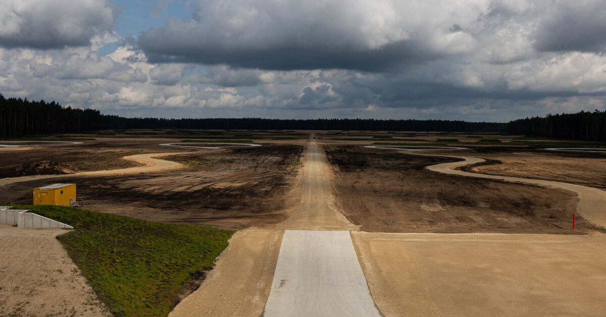 Rūdninkuose įpusėjus pirmam statybų etapui, bus iškeltas Vokietijos brigados štabo pastato vainikas - 15min.lt
