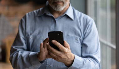 Lovoje ar kišenėje? 5 vietos, kur rekomenduojama nelaikyti telefono | Verslas