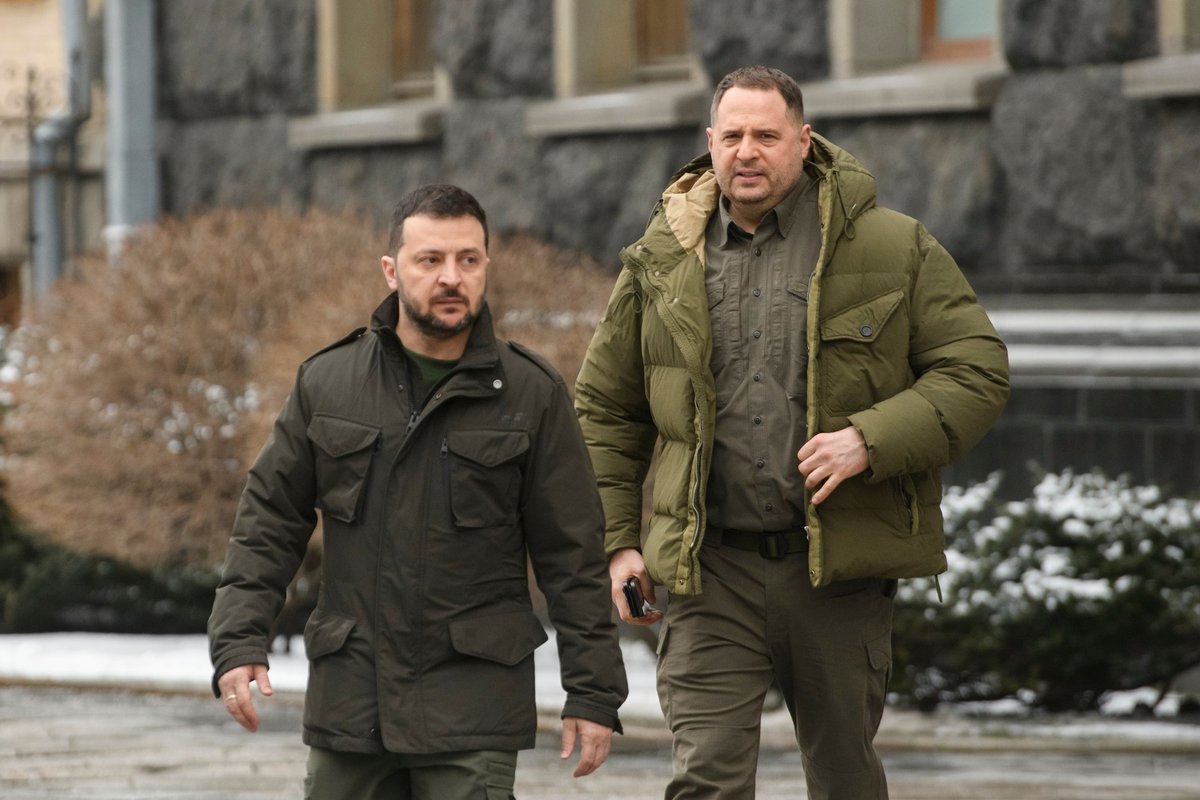 Atleidus Jermaką, jo patarėjai dirba toliau