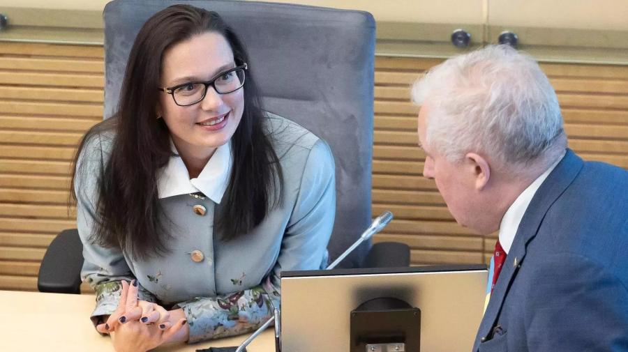 Seimas priėmė sprendimą: po milijoninių kyšių skandalo A. Silickienė oficialiai atleista - Alfa